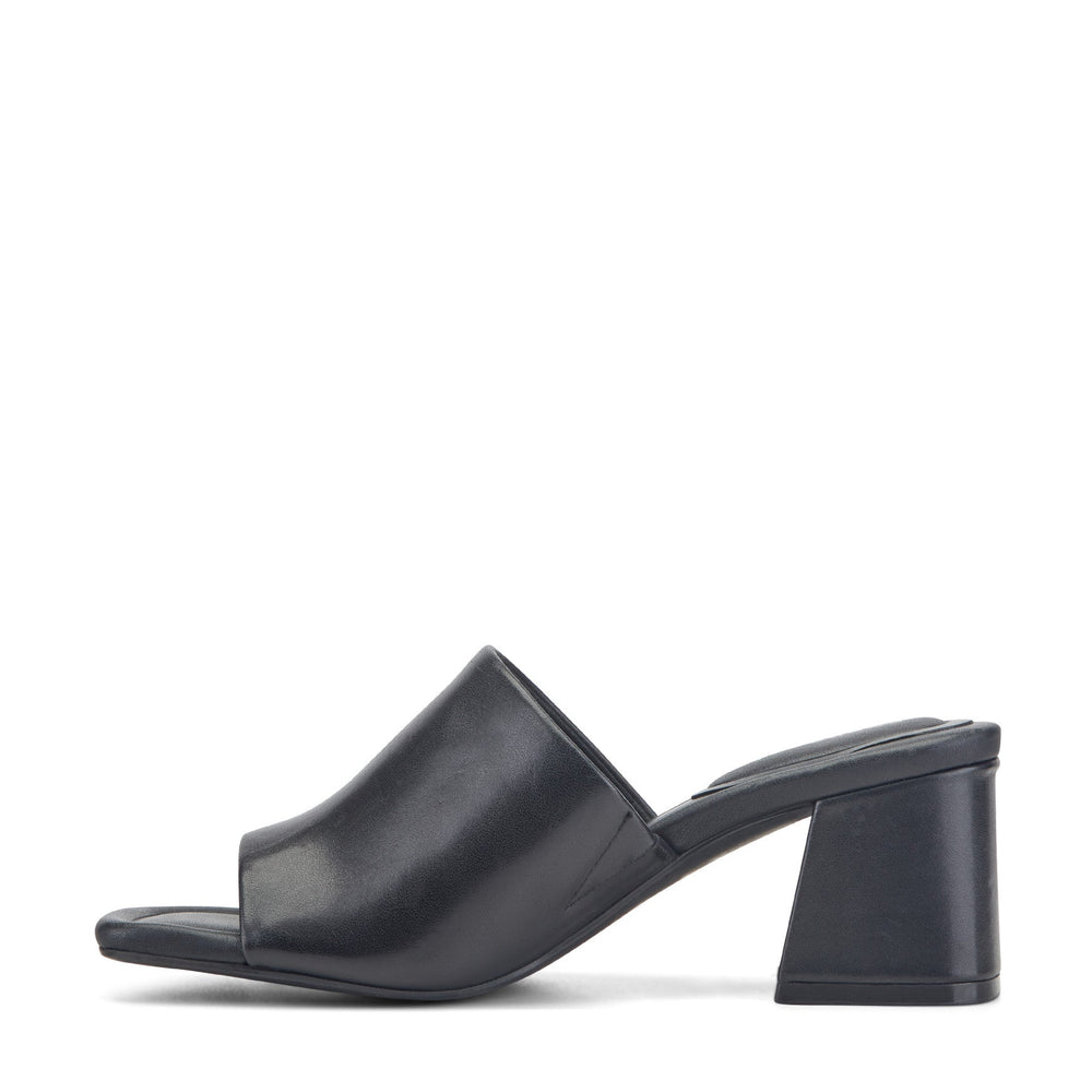 Rockport Women / Gracyn Slip-On Sandals - Black Leather