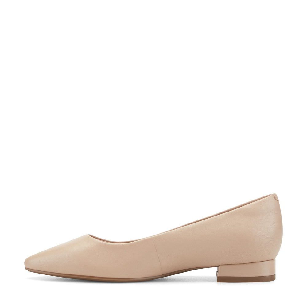 Rockport Women / Tessa Total Motion Pointy Toe Dress Flats - Light Natural Leather